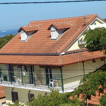 Villa Nefeli Loútsa Exterior foto